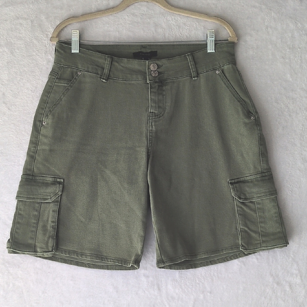 Forever 21 Womens Olive Green Wide Leg Cargo Shorts Waist 28